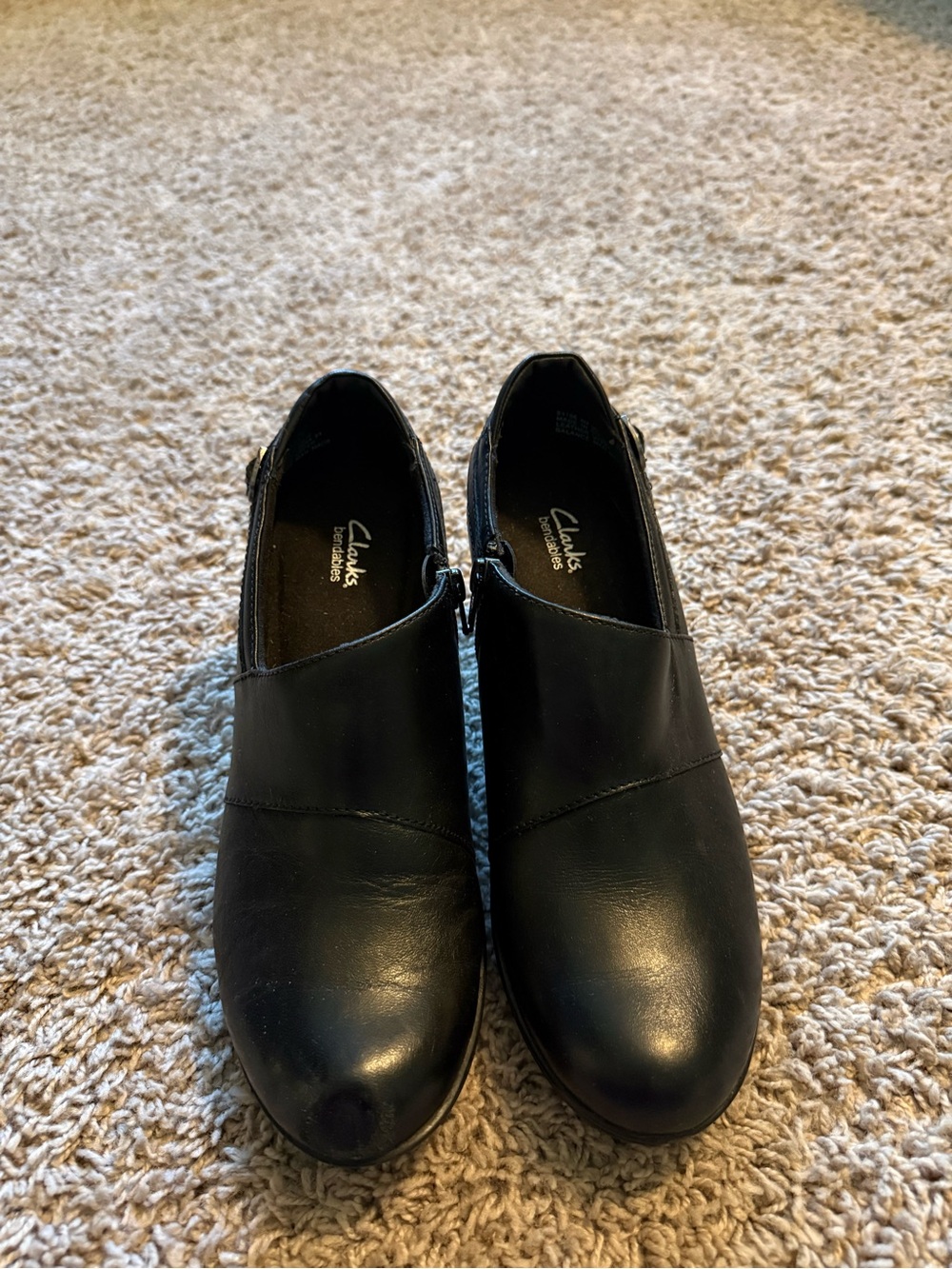Clarks Bendables Black Leather Ankle Booties Side Zip Heeled Shooties Size 8